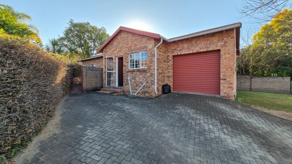Charming 2 Bedroom Townhouse for Sale in Aviary Hill, Newcastle